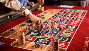 Pengguna dewasa Indonesia menggunakan fitur responsible gaming gigatoto di perangkat mobile